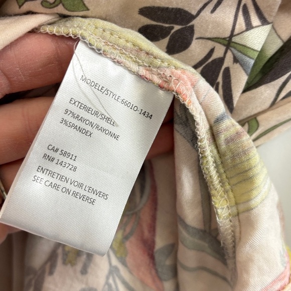 Tribal Jeans Cream and Red Asymmetrical Blouse - Picture 3 of 4